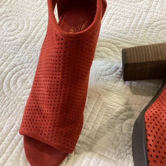 New Aerosoles Perforated Suede Sandals Women’s size 9 Slingback Heeled - Picture 11 of 11